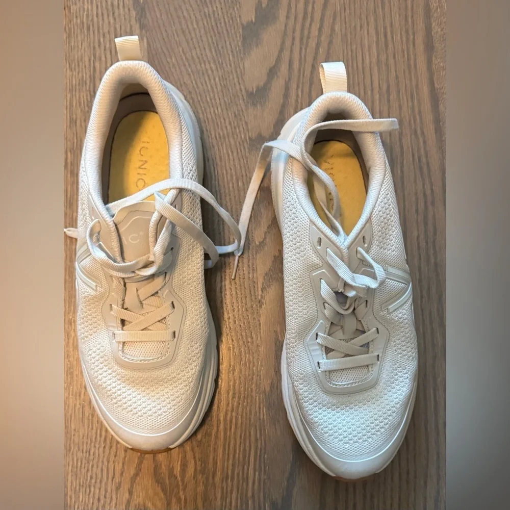 Women's Cream Vionic Walk Max Water Repellent Sneaker